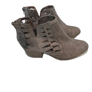 Time and tru women’s 11 Elegant Taupe Ankle Booties